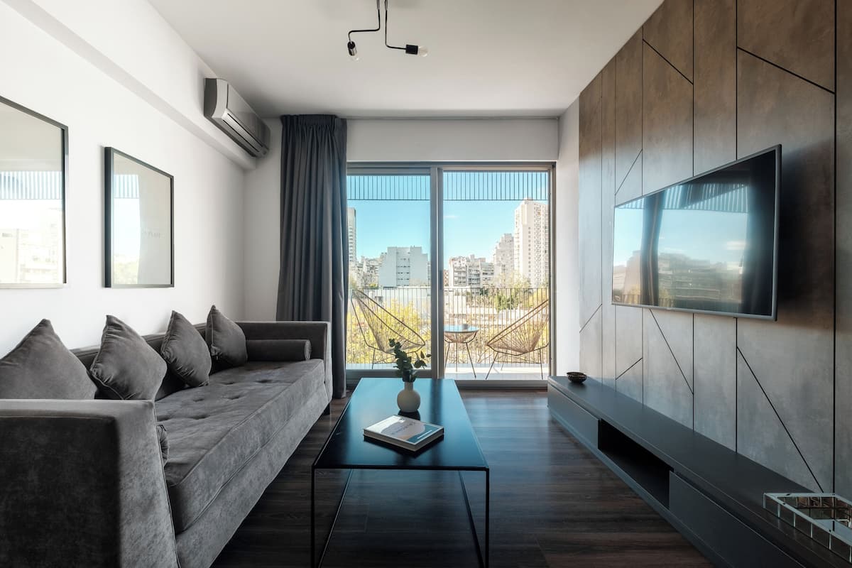 Apartment | Living area | 40-inch Smart TV with cable channels, TV