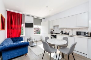 Departamento superior | Área de sala de estar | Televisión de pantalla plana 