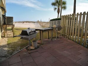 Outdoor dining - Clean & Comfortable Southern Sands 303 | Right on the beach | Fresh Updates! Walk to dining! (Gulf Shores)