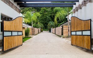 Property grounds - 2 Bedroom Loft in Gated Community. Great Location! Wonderful Apartment! (Playa Santa Teresa)