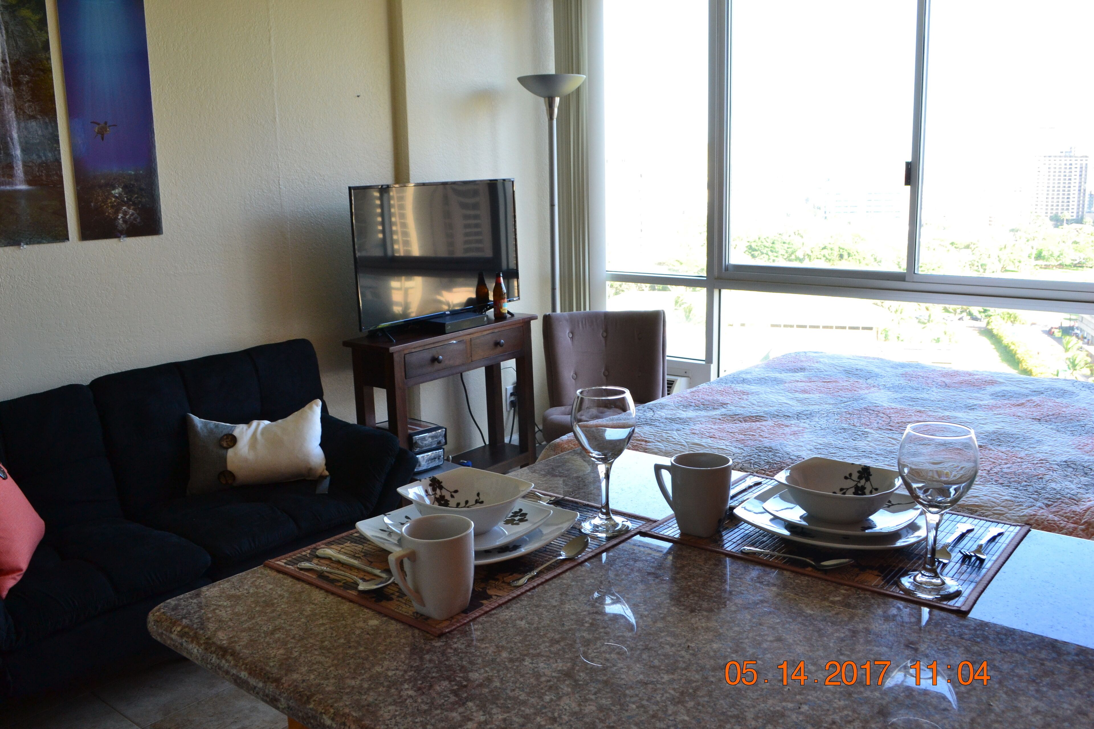 COZY STUDIO WITH WAIKIKI, OCEAN AND DIAMOND HEAD VIEW (FREE WI-FI.)  