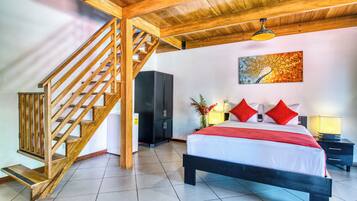 Premium bedding, in-room safe, free WiFi, bed sheets