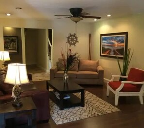 Televisión, chimenea y tenis de mesa 