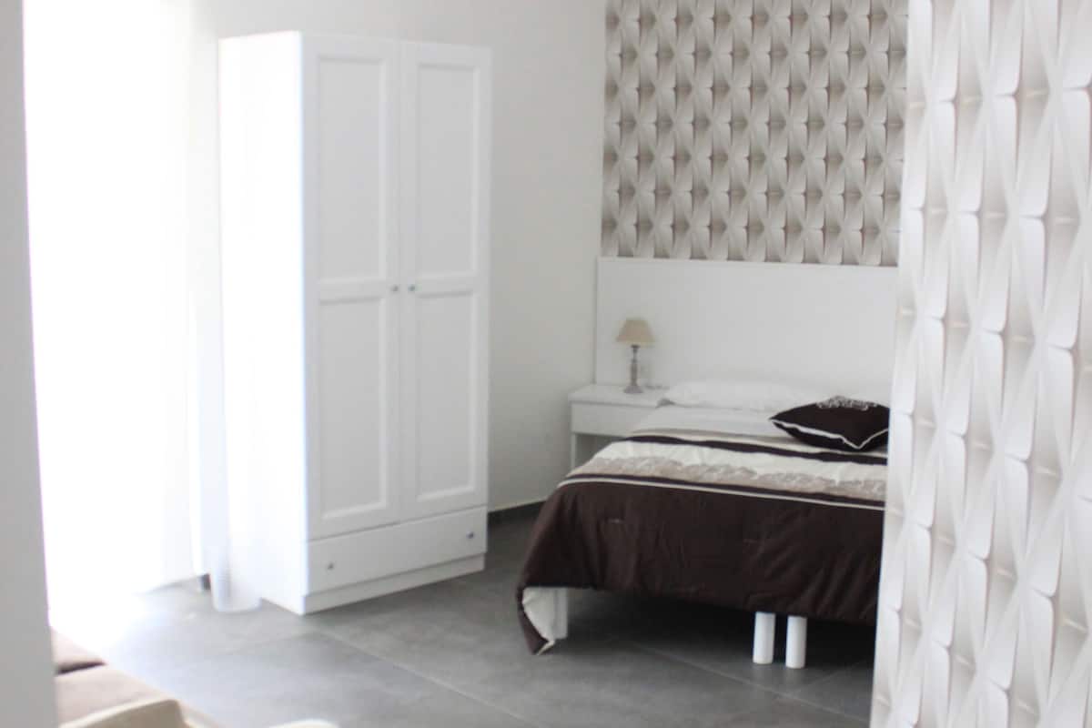 Family Room, Non Smoking | In-room safe, individually decorated, individually furnished, desk
