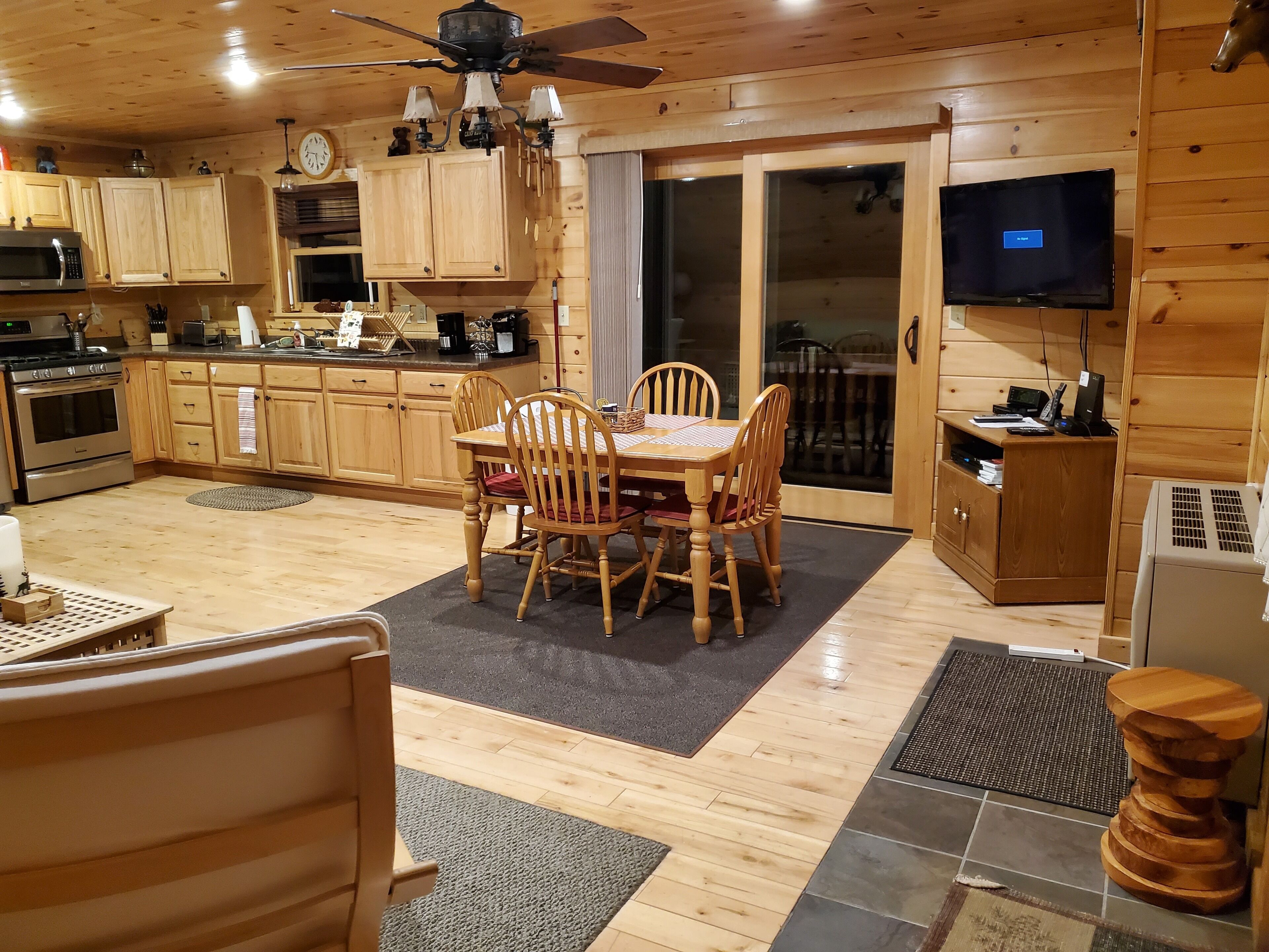 Frigorífic, microones, forn i placa de cuina 