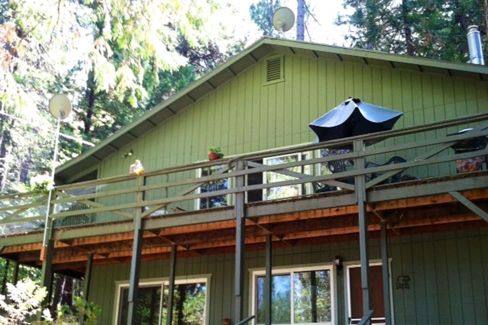 Dutch Flat, Serenity Central: Cozy Home in the Woods