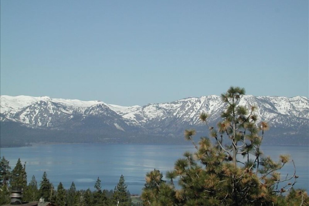 Lake Tahoe's Best! Panoramic Lake Views for 9, Ski, Hot Tub at Heavenly , A/C