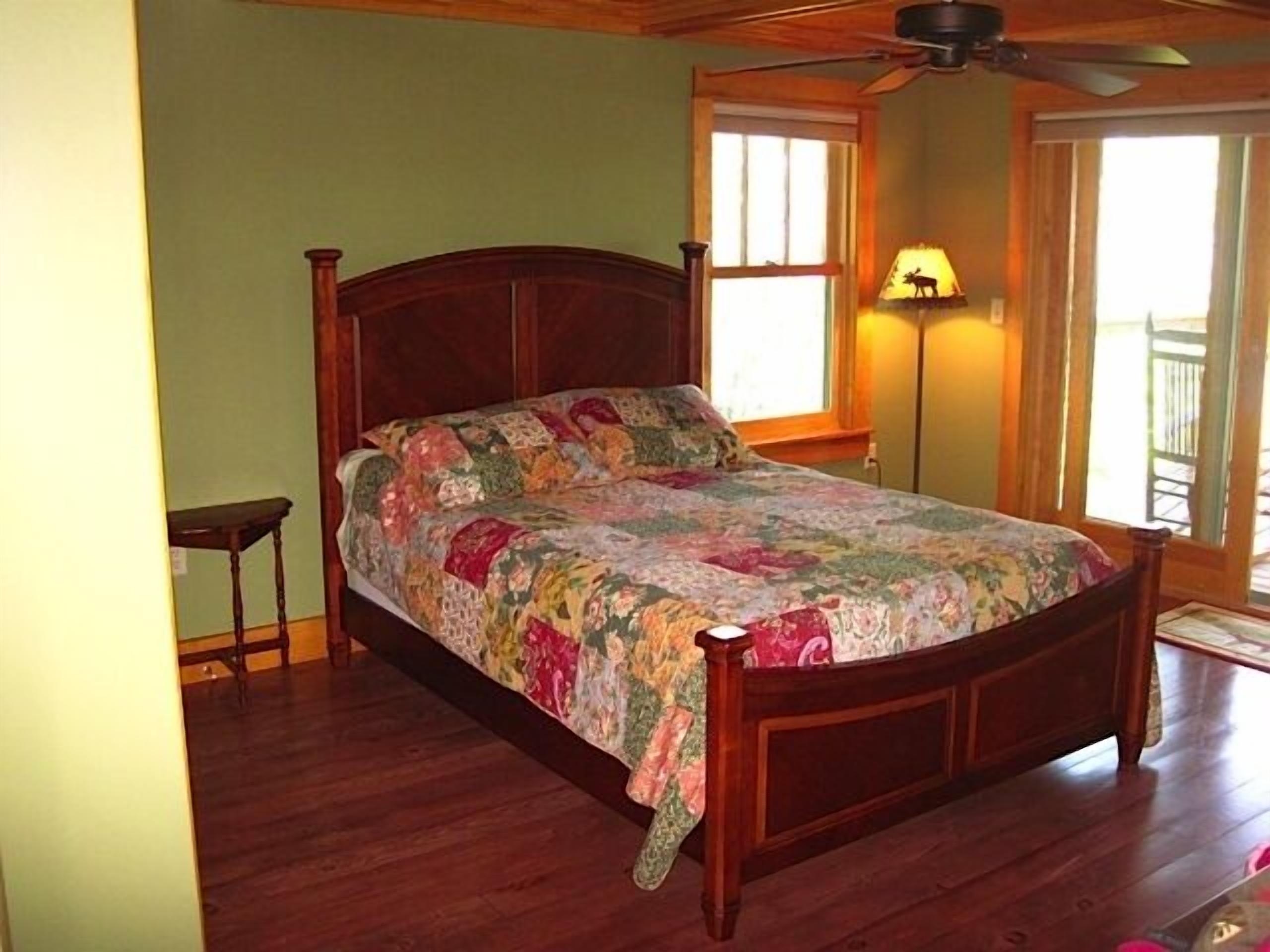 Quintessential Lake House on Raspberry Bay 