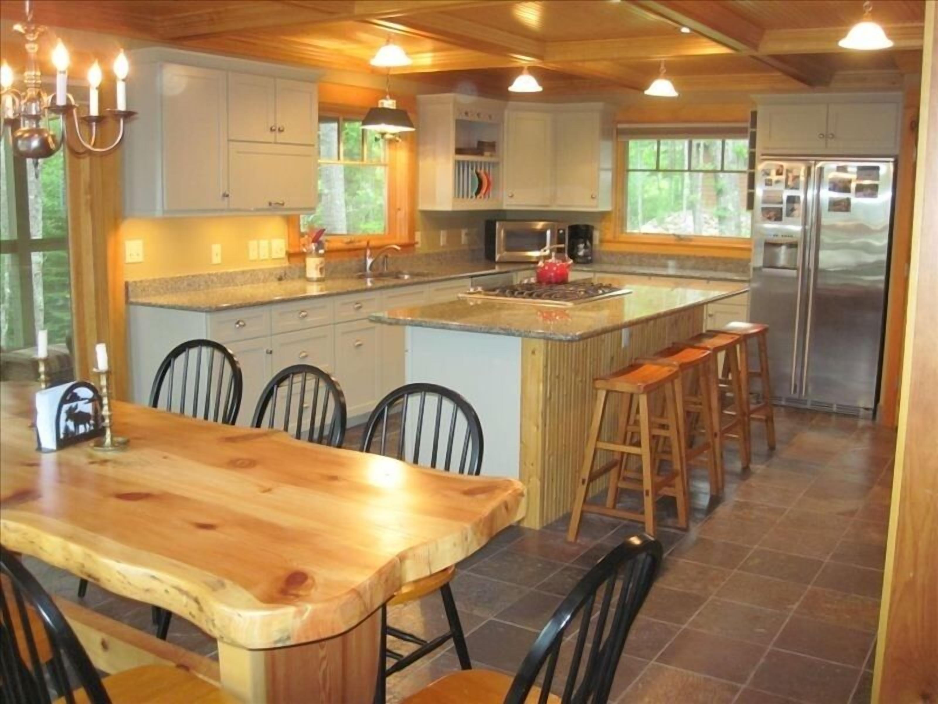 Quintessential Lake House on Raspberry Bay 
