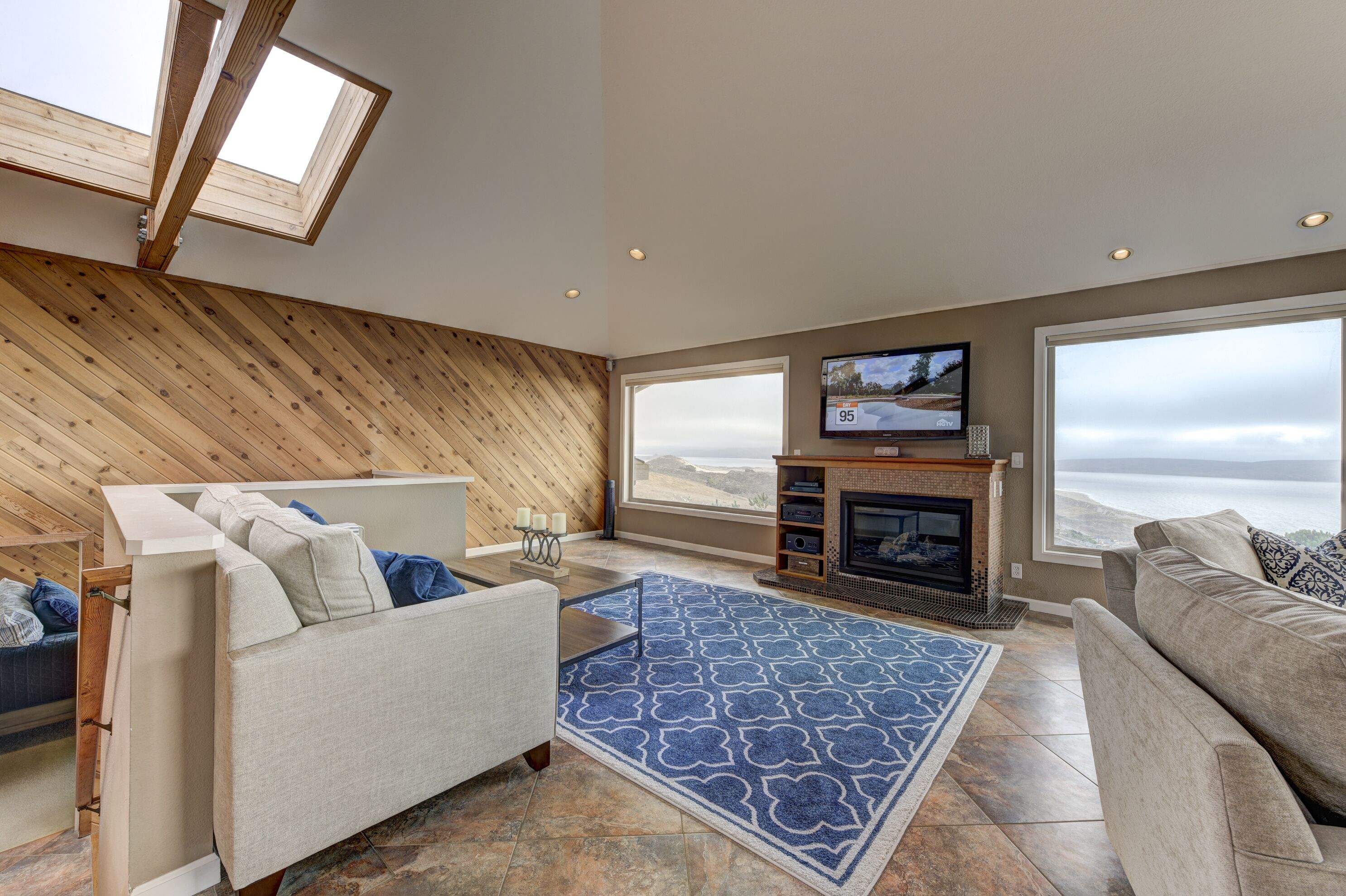 Stunning Views and Walk to the Beach!