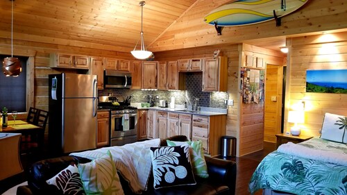 Modern Log Cabin Vacation Rental with En Suite Sauna in Talkeetna, Alaska