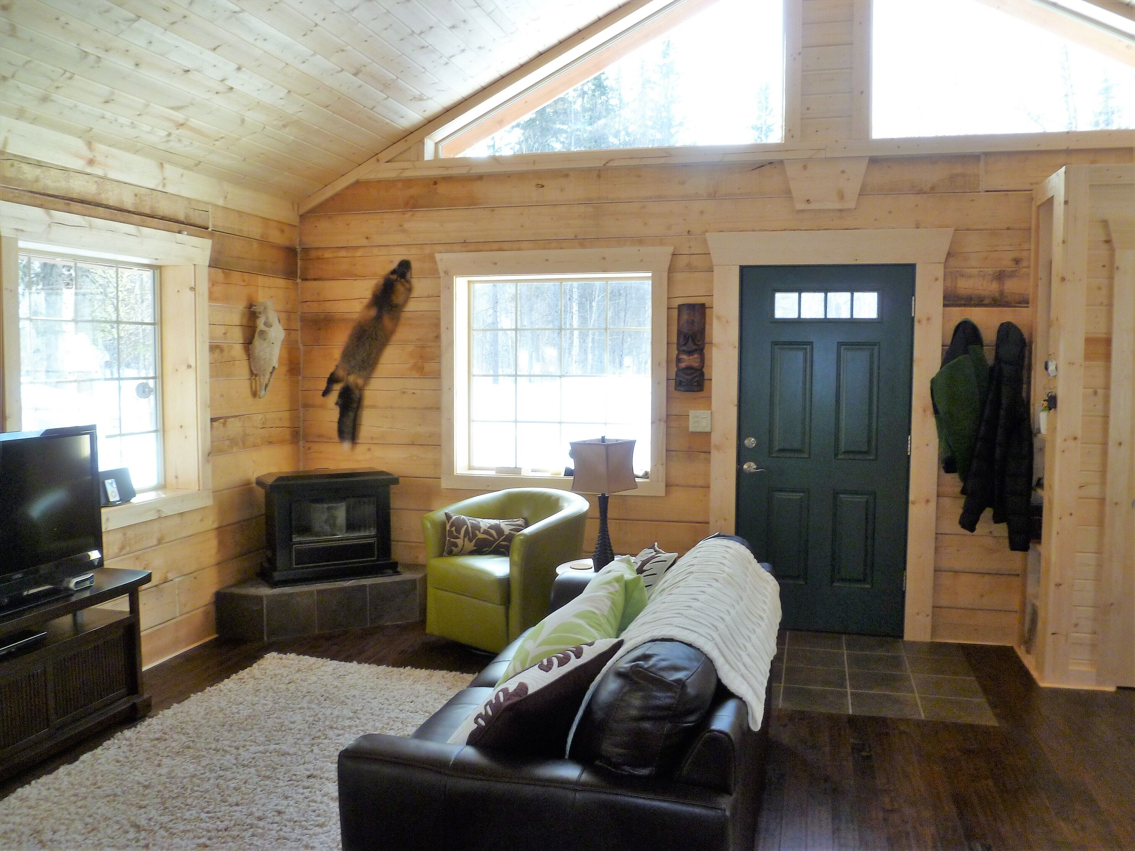 Modern Log Cabin Vacation Rental with En Suite Sauna in Talkeetna, Alaska