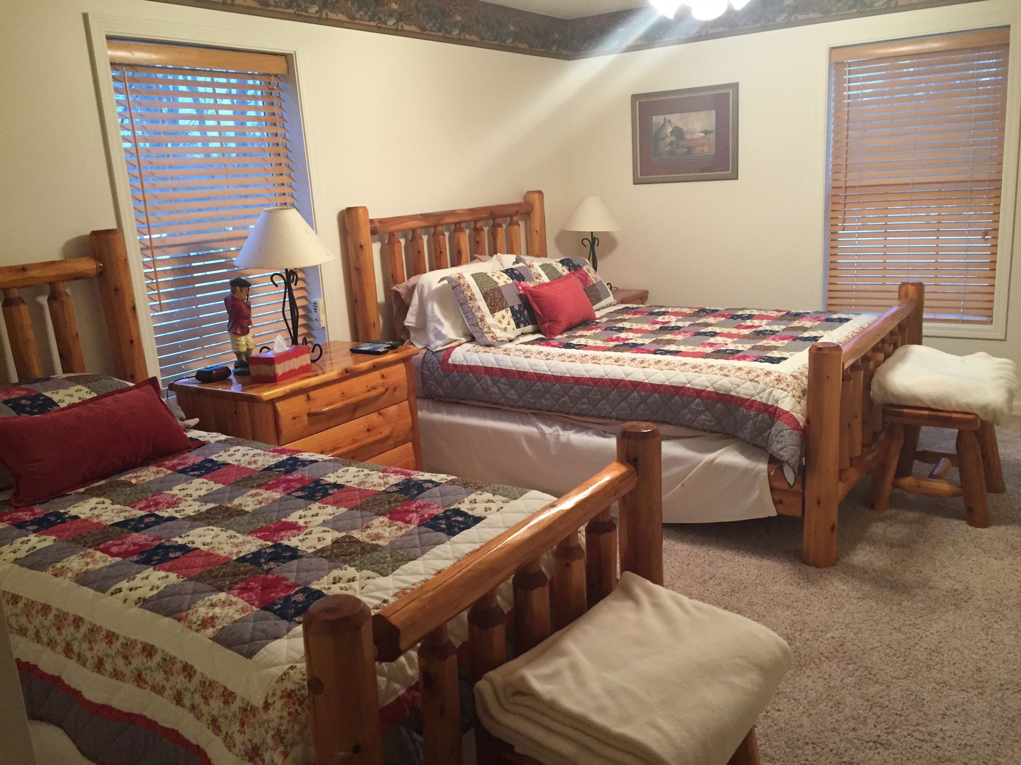 PROMO FOR WEEKLY STAY OF 5% Charming Maple Lane Lodge By Beautiful Hubbard Lake!