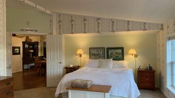 3 bedrooms, desk, iron/ironing board, free WiFi