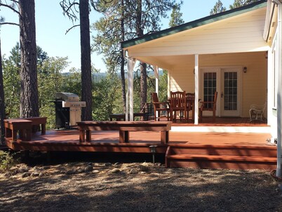 Rogue River Escape - 19 acres on the Rogue River