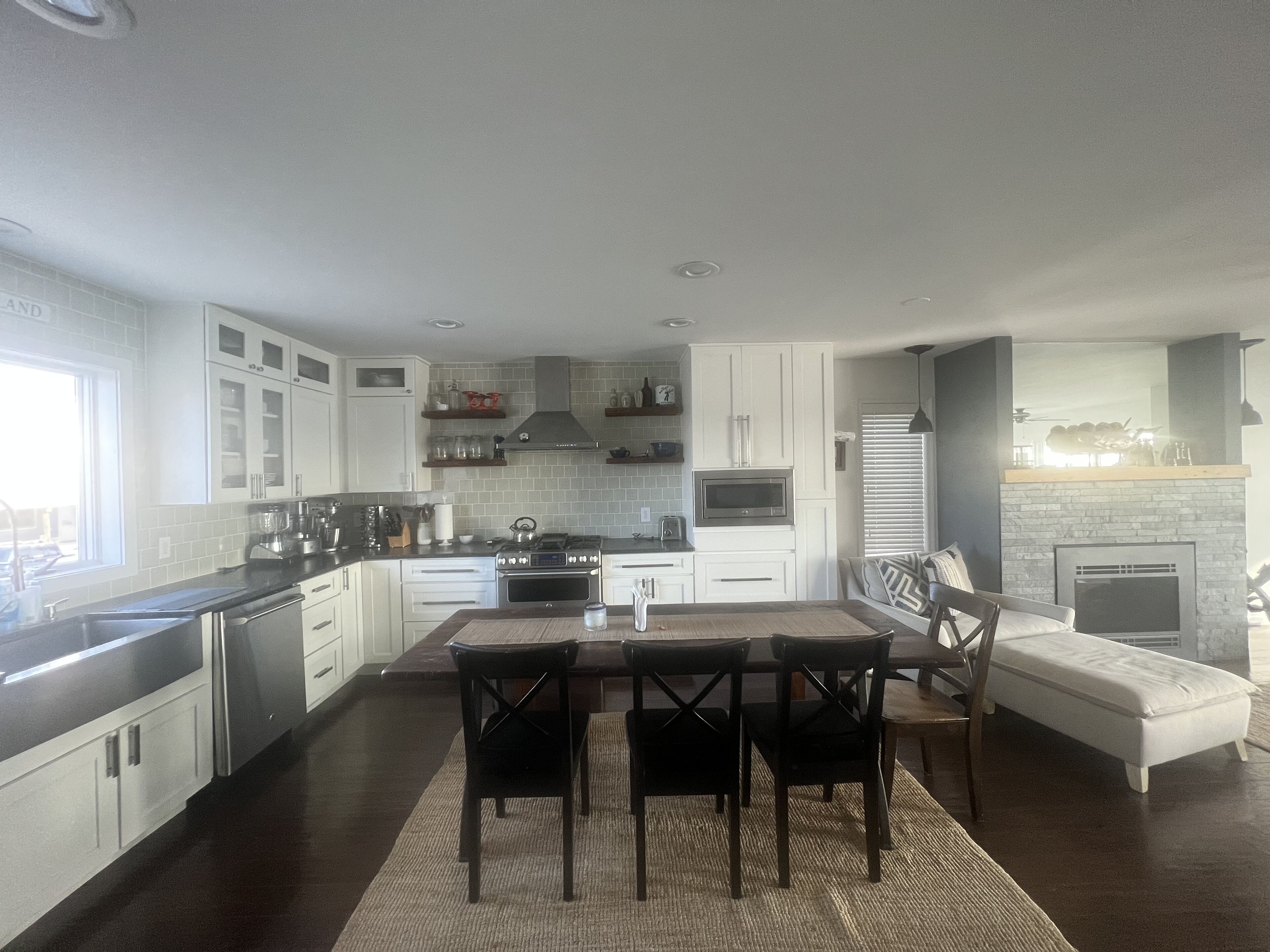 Bay sunsets & chef kitchen🌅 Pets welcome🐕 Deck & dock🎣 5min to beach. Holidays🦃🎄