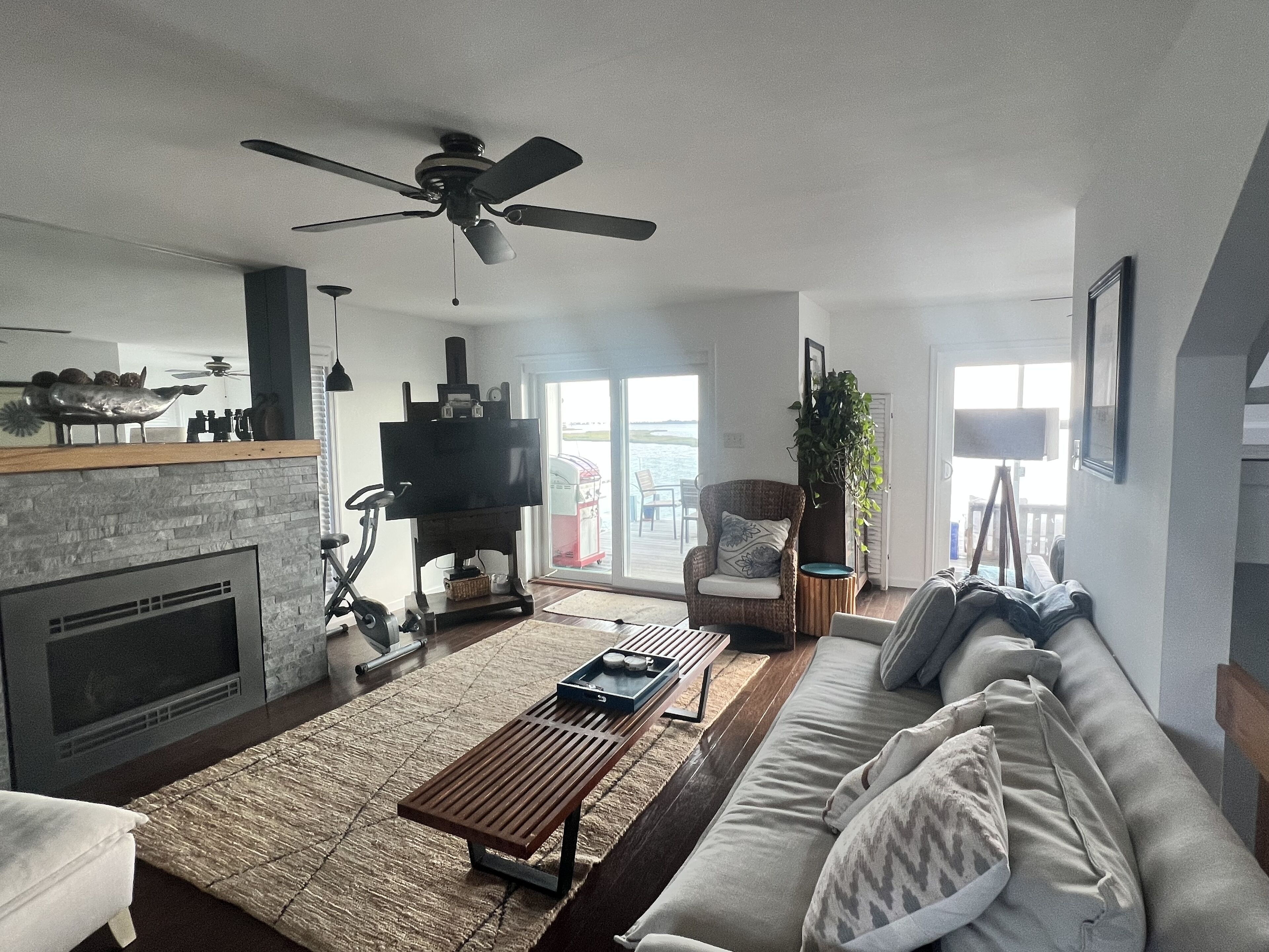 Bay sunsets & chef kitchen🌅 Pets welcome🐕 Deck & dock🎣 5min to beach. Holidays🦃🎄