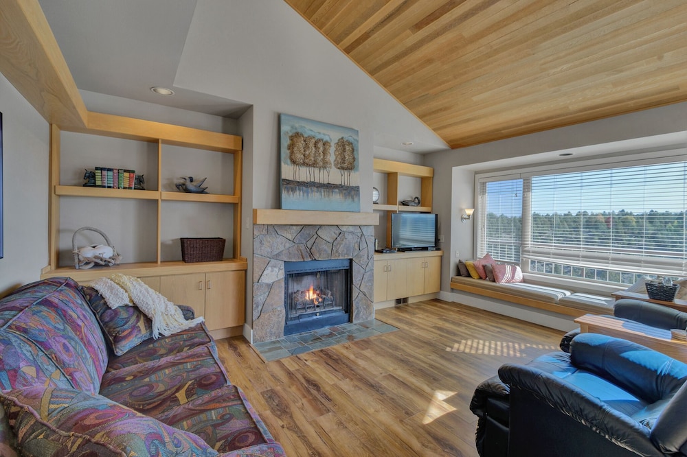Overlooks Deschutes River, Dog Friendly