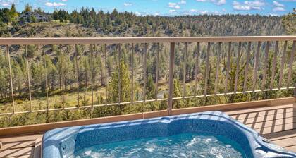 River Runs Through, Overlooks Deschutes River, Dog Friendly, Hot Tub