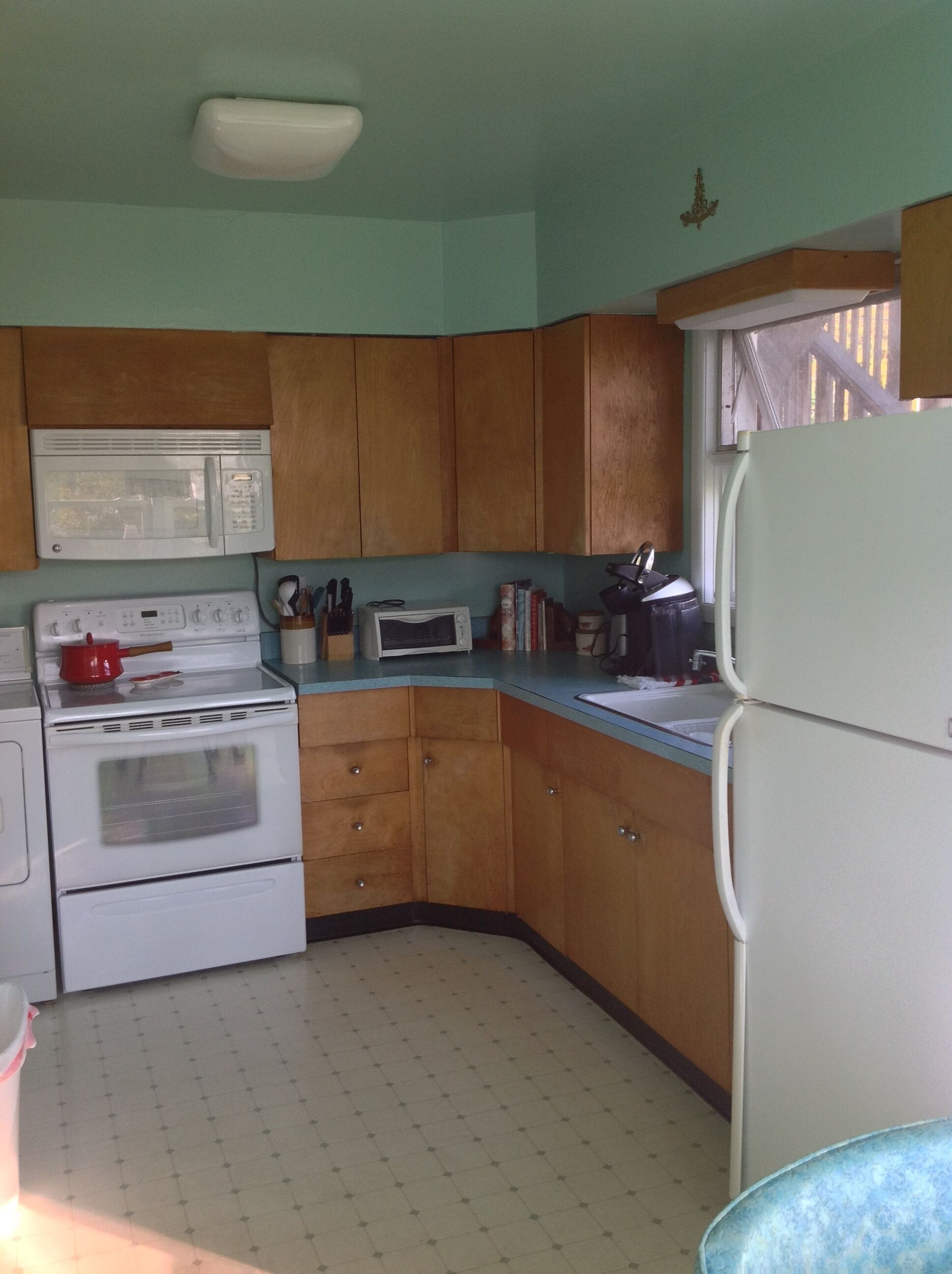 Village Waterfront Home !! Walking distance to all attractions!