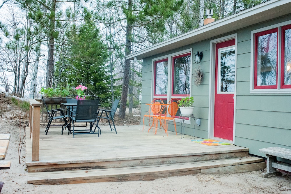 Welcome Skiers/Snowmobilers! Blueberry Beach House in a Winter Wonderland