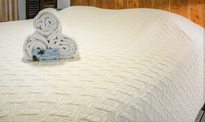 2 bedrooms, iron/ironing board, free WiFi, bed sheets - 2 Bedroom In Indian Rocks Beach, FL - Gulf Side Complex w/ Direct Beach Access (Indian Rocks Beach)