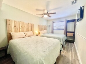 2 chambres, fer et planche à repasser, Wi-Fi gratuit, draps fournis