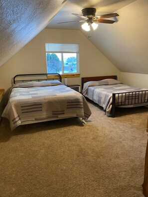 3 Schlafzimmer, Bügeleisen/Bügelbrett, Reisekinderbett, WLAN