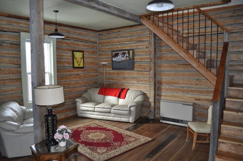 Alkuperäinen kirjautuu sisäseinät Tee Tämä kodikas Montana Getaway.