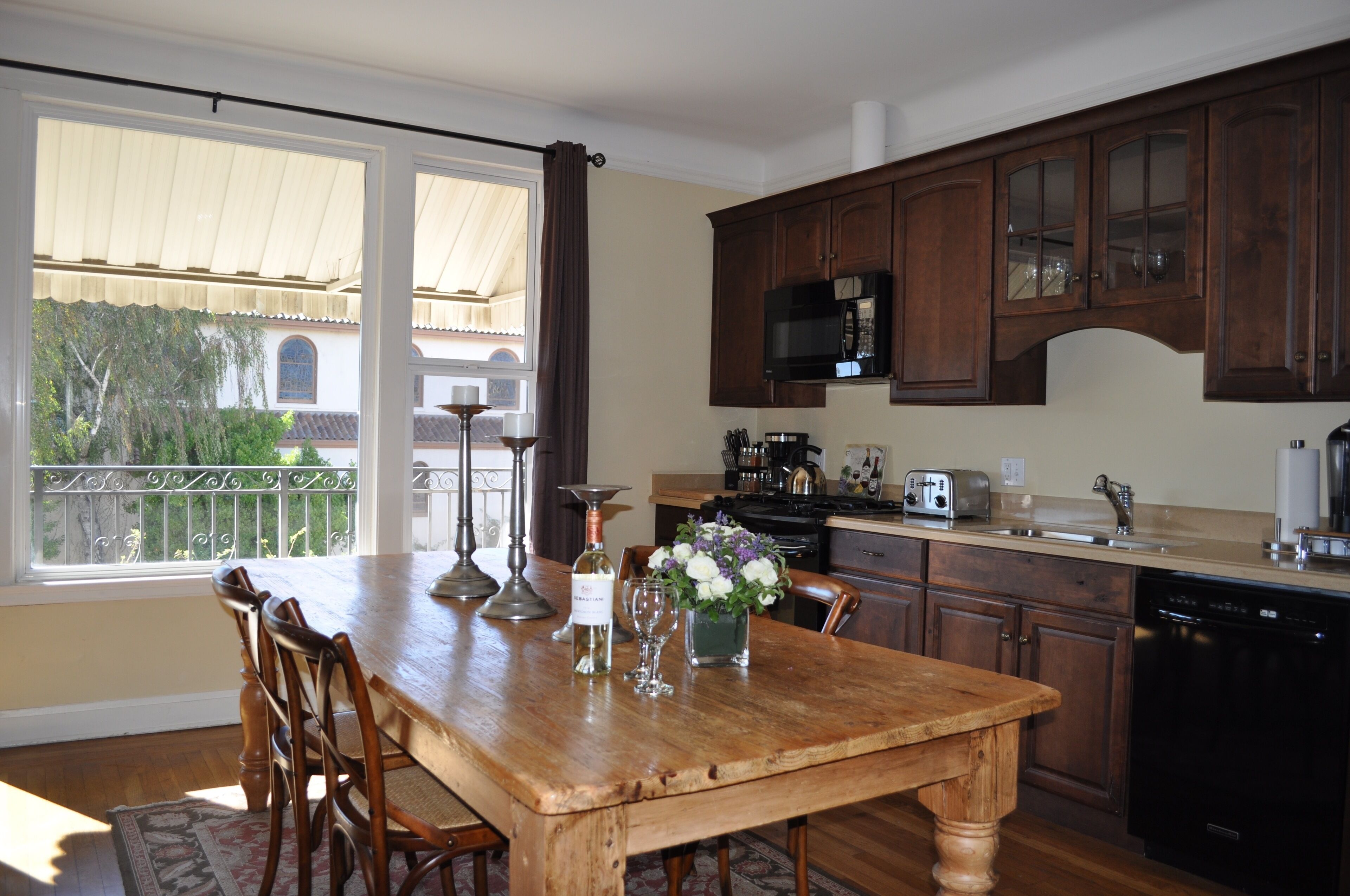 Coffee/tea maker, fridge, microwave, oven