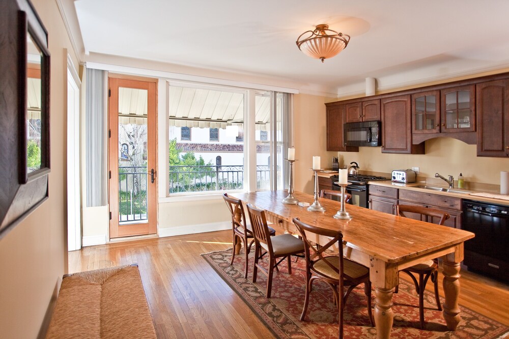 Elegance & Charm 2 blocks to Sonoma Square, from $249 off season