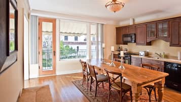 冰箱、微波炉、烤箱、炉灶