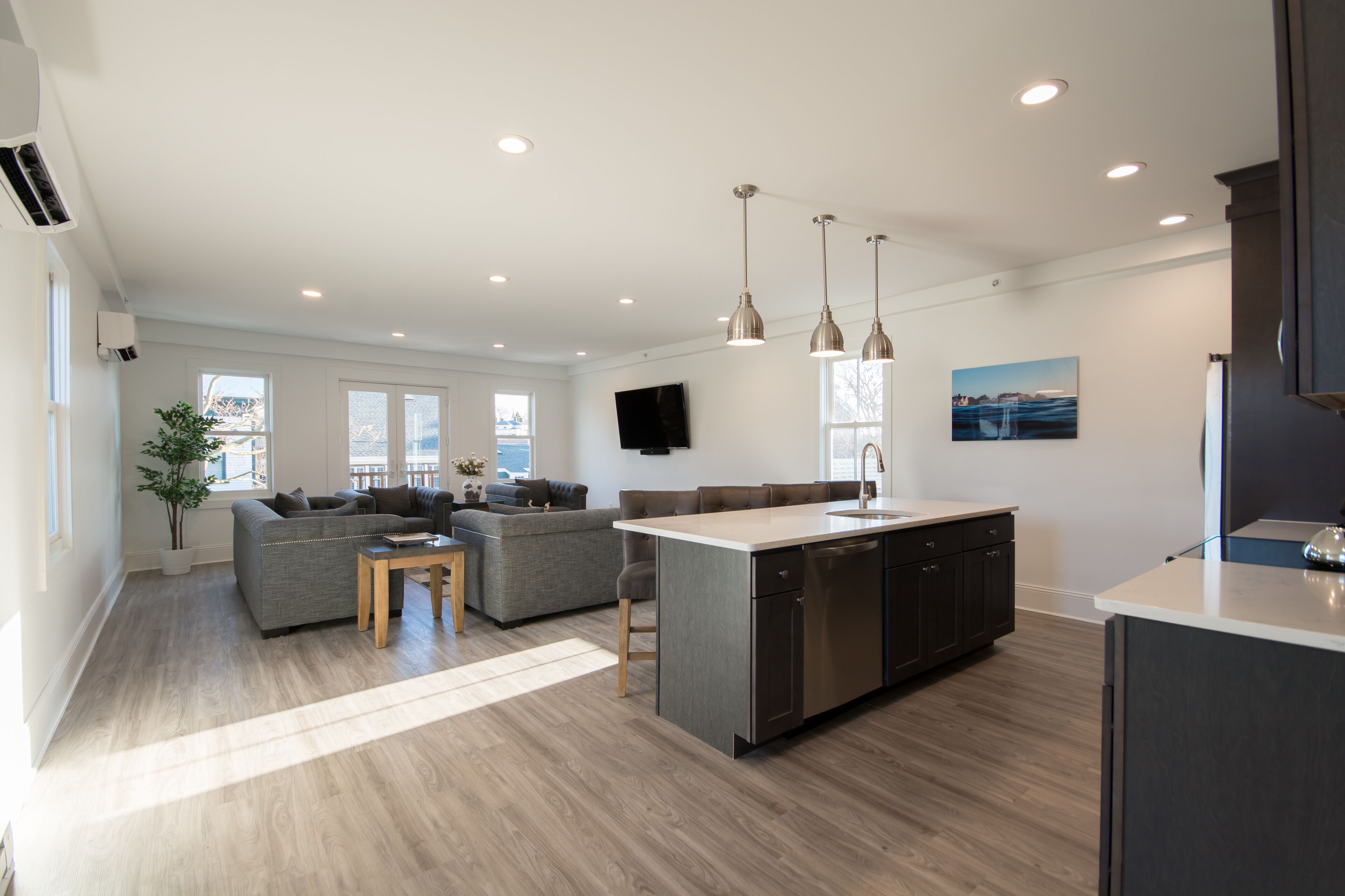 New Luxury 4 Bedroom, 4 Bathroom Condo in the heart of Newport