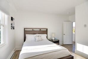 4 slaapkamers, een strijkplank/strijkijzer, gratis wifi, beddengoed