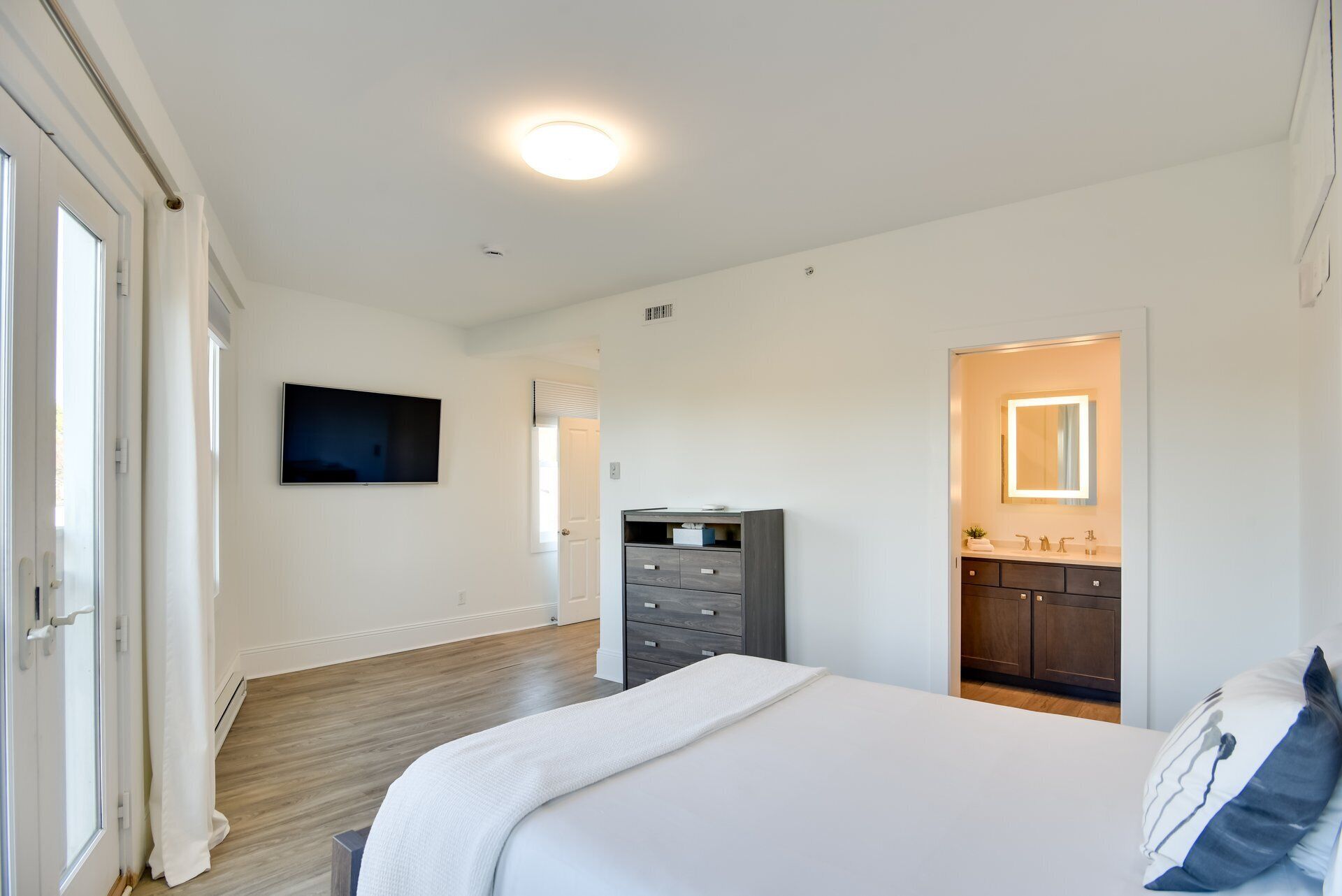 4 camere, ferro/asse da stiro, Wi-Fi gratuito, lenzuola