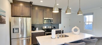 Walk to the Waterfront: Spacious Condo in the Heart of Newport