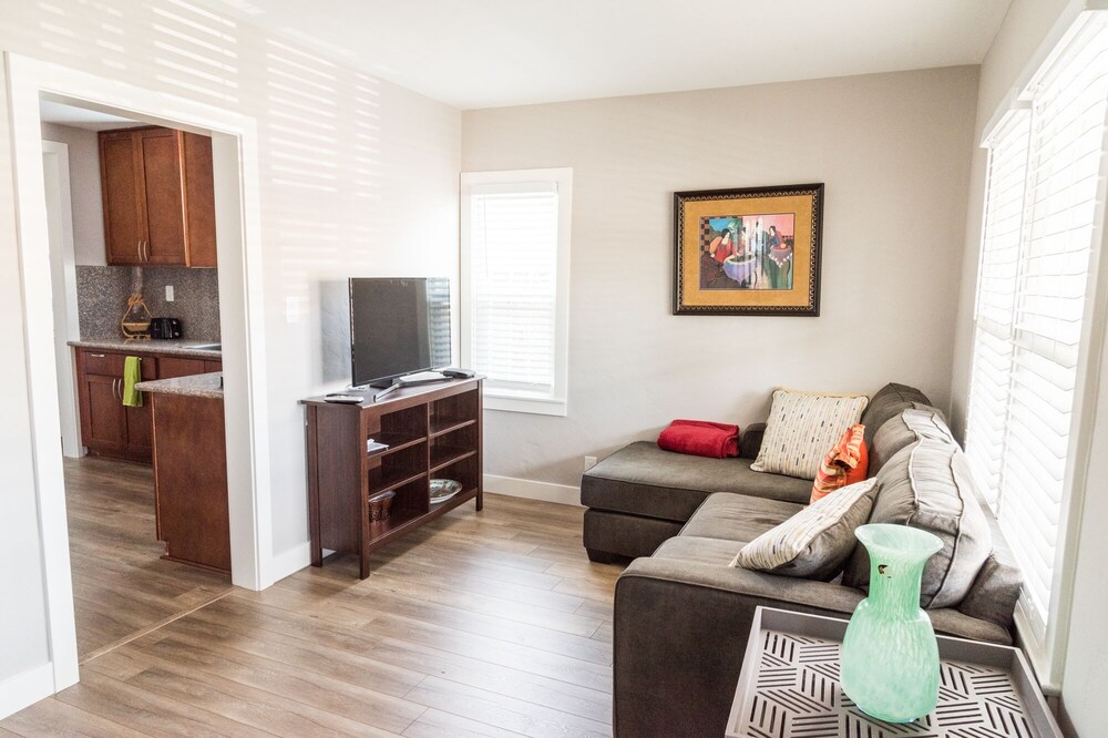 San Jose Downtown remodeled 2 Br apartment (Unit A)