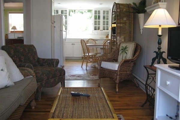 View toward kitchen