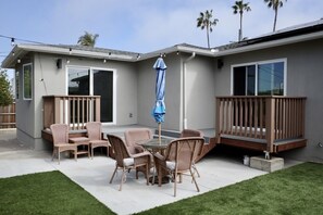 Outdoor dining - 3 Bed 2 Bath Ocean View Home (Carlsbad)