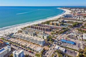 Solsenger og strandhåndklær