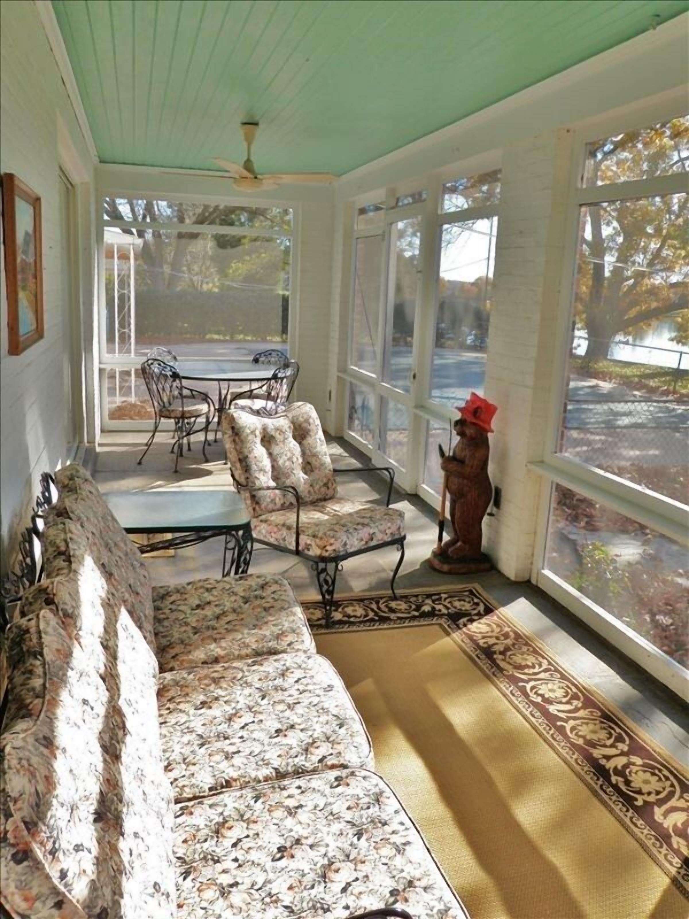 Peaceful Cambridge Home on Jenkins Creek