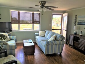 TV - OCEANVIEW BEACH COTTAGE (Fernandina Beach)