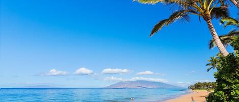 Beach nearby, sun loungers, beach towels