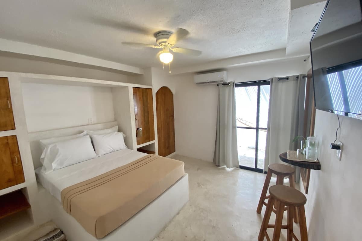 Deluxe Suite, 1 Double Bed | 1 bedroom, individually decorated, individually furnished, free WiFi