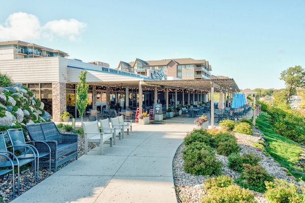 Waterfront Grille entrance from lake side