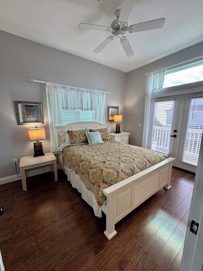 3 bedrooms, iron/ironing board, travel cot, free WiFi - No Road To Cross!  Private Pool and Private Beach, 3 Bedroom & 3 Bathroom  (Miramar Beach)