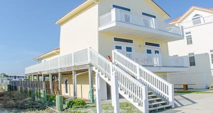 No Road To Cross! Private Pool and Private Beach, 3 Bedroom & 3 Bathroom