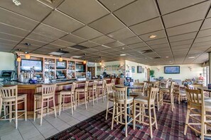 Bar (on property) - Beautiful oceanfront condo - Bay Watch Unit 338 (North Myrtle Beach)