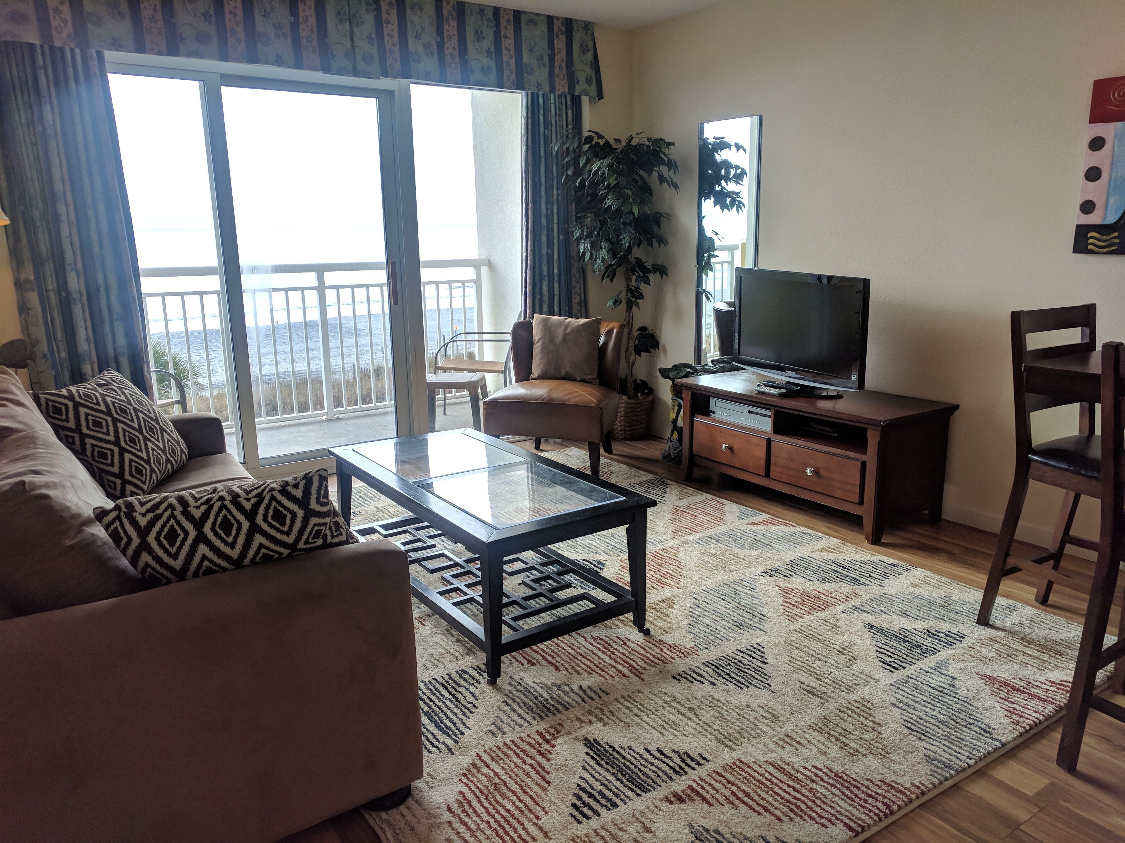 Beautiful oceanfront condo - Bay Watch Unit 338