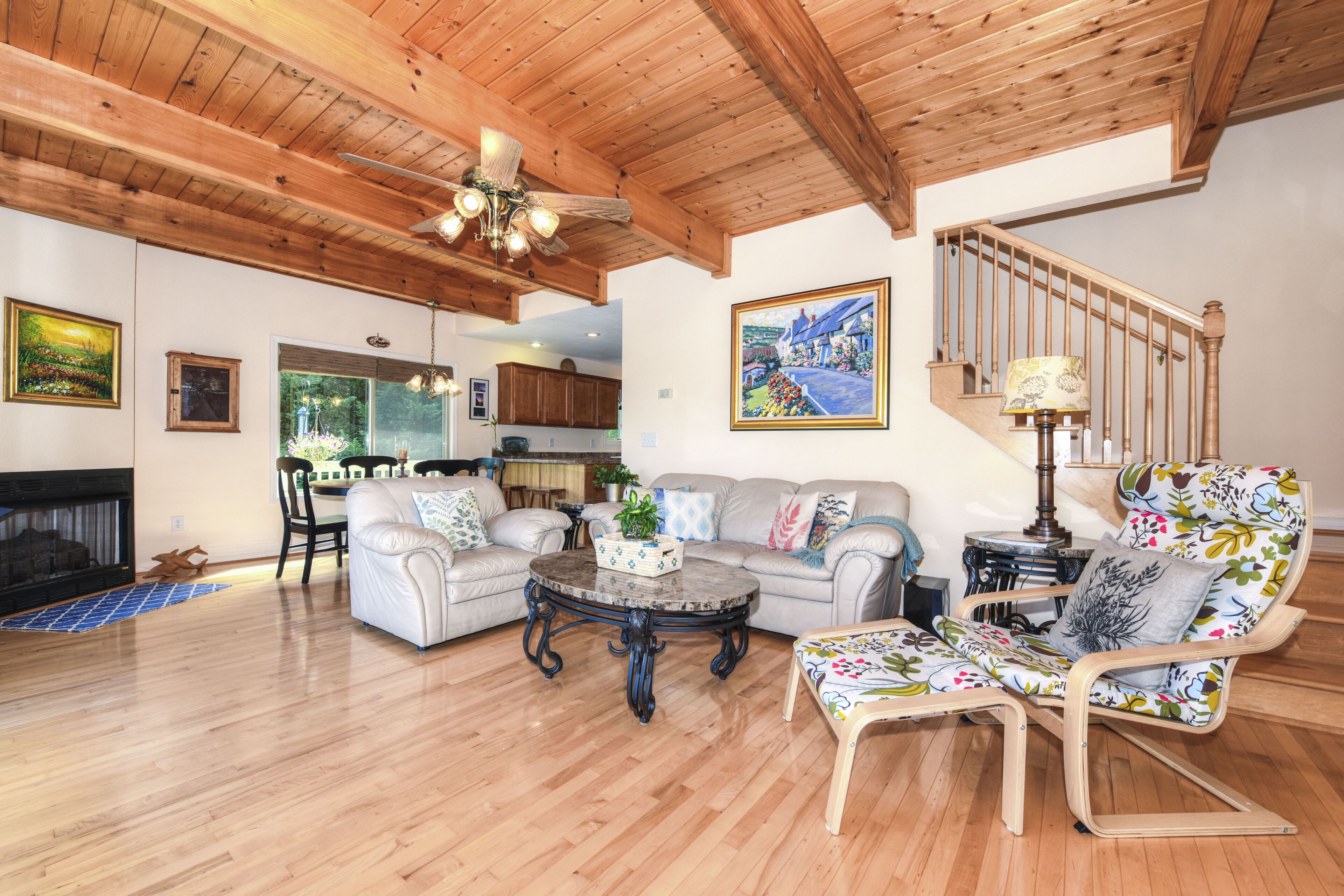 Wonderful views, wrap around deck, 4 bedrooms, May Discount